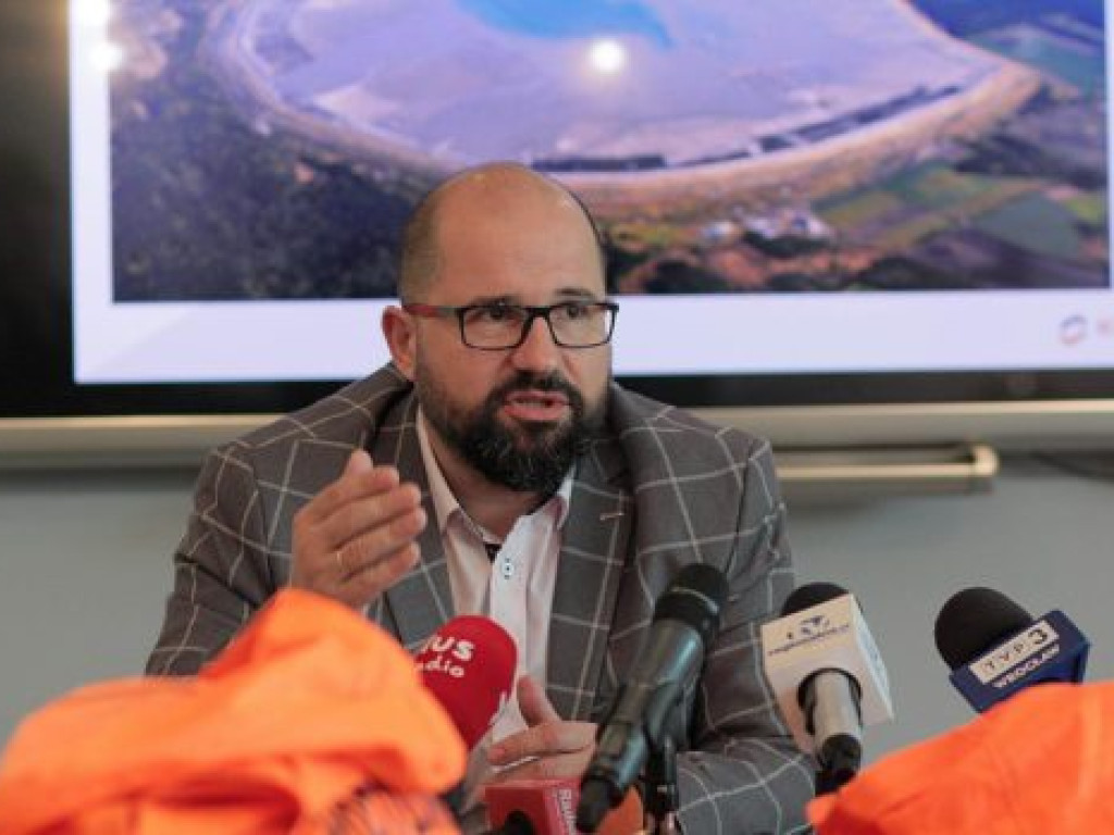 Widać go nawet z kosmosu! Ale Żelazny Most i tak jest rozbudowywany