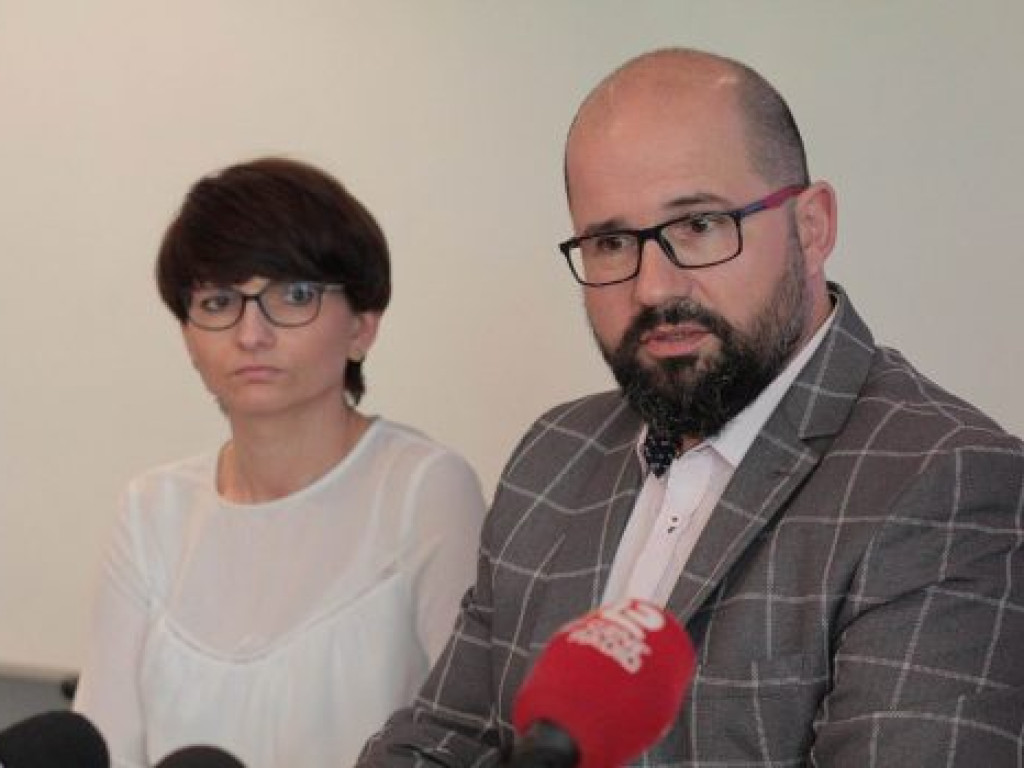 Widać go nawet z kosmosu! Ale Żelazny Most i tak jest rozbudowywany