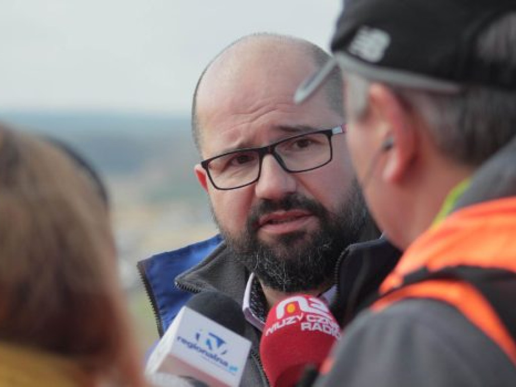 Widać go nawet z kosmosu! Ale Żelazny Most i tak jest rozbudowywany