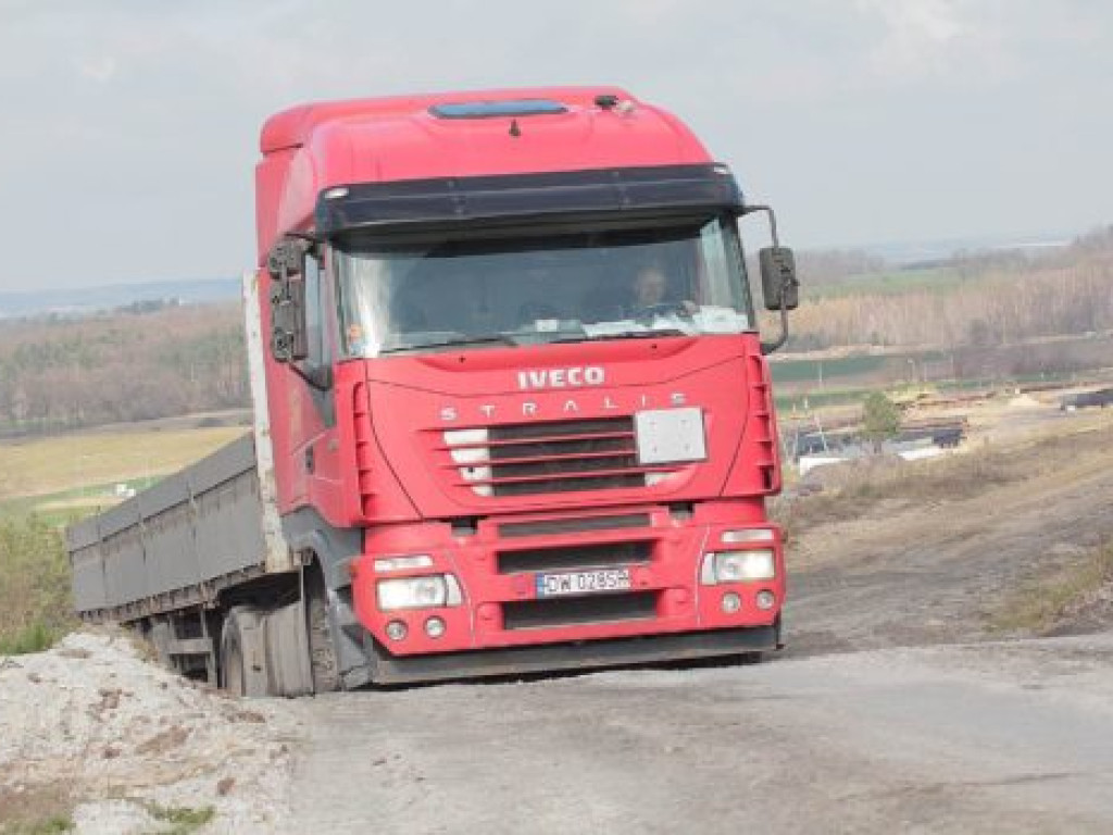 Widać go nawet z kosmosu! Ale Żelazny Most i tak jest rozbudowywany