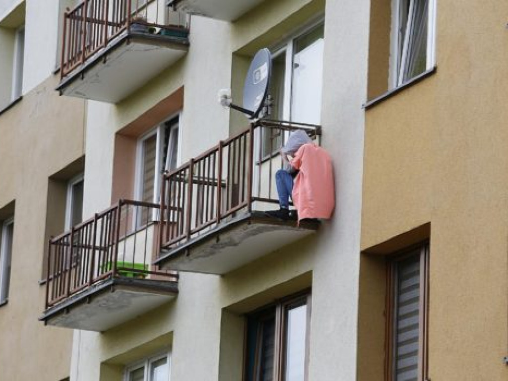 Desperatka na ul. Niedziałkowskiego. Chciała skoczyć z balkonu