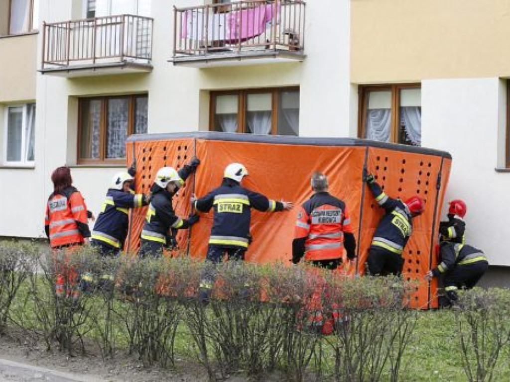 Desperatka na ul. Niedziałkowskiego. Chciała skoczyć z balkonu