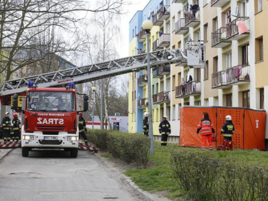 Desperatka na ul. Niedziałkowskiego. Chciała skoczyć z balkonu