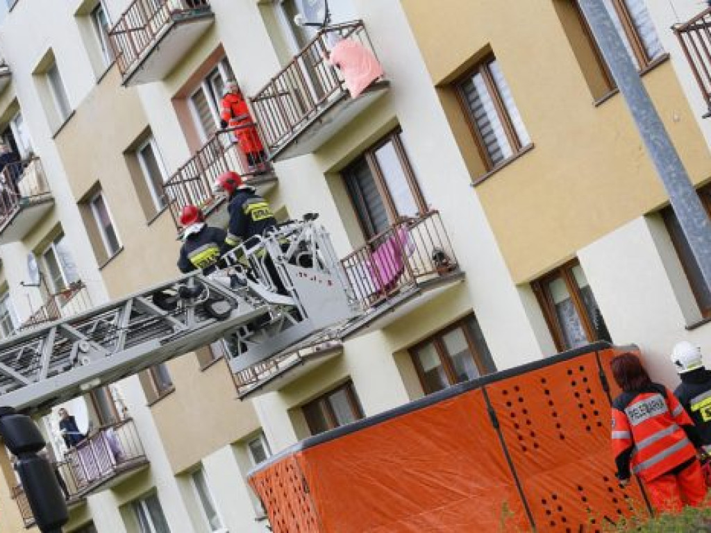 Desperatka na ul. Niedziałkowskiego. Chciała skoczyć z balkonu