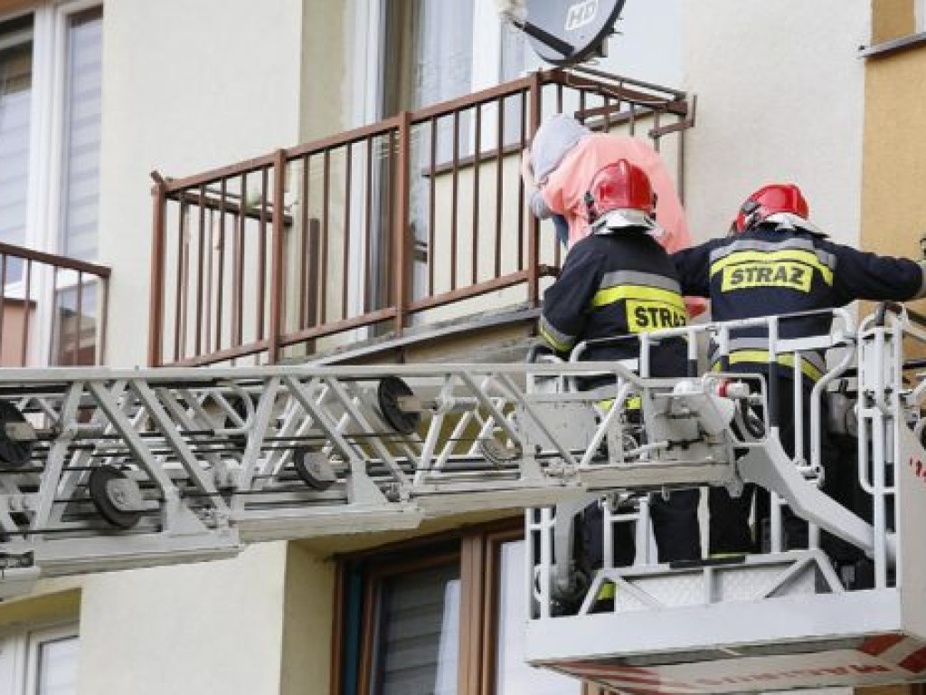 Desperatka na ul. Niedziałkowskiego. Chciała skoczyć z balkonu