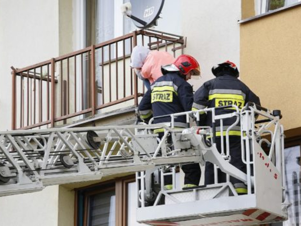 Desperatka na ul. Niedziałkowskiego. Chciała skoczyć z balkonu