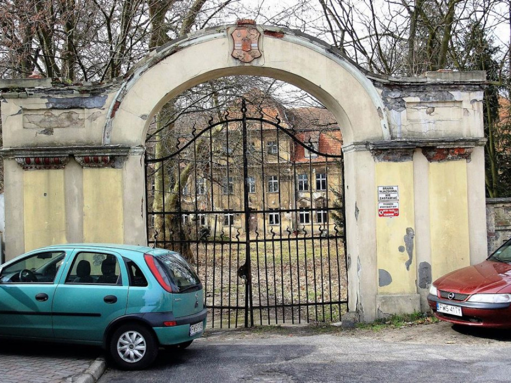 Pałac niszczeje, nikt nie chce go kupić. Nie ma już dla niego szans?