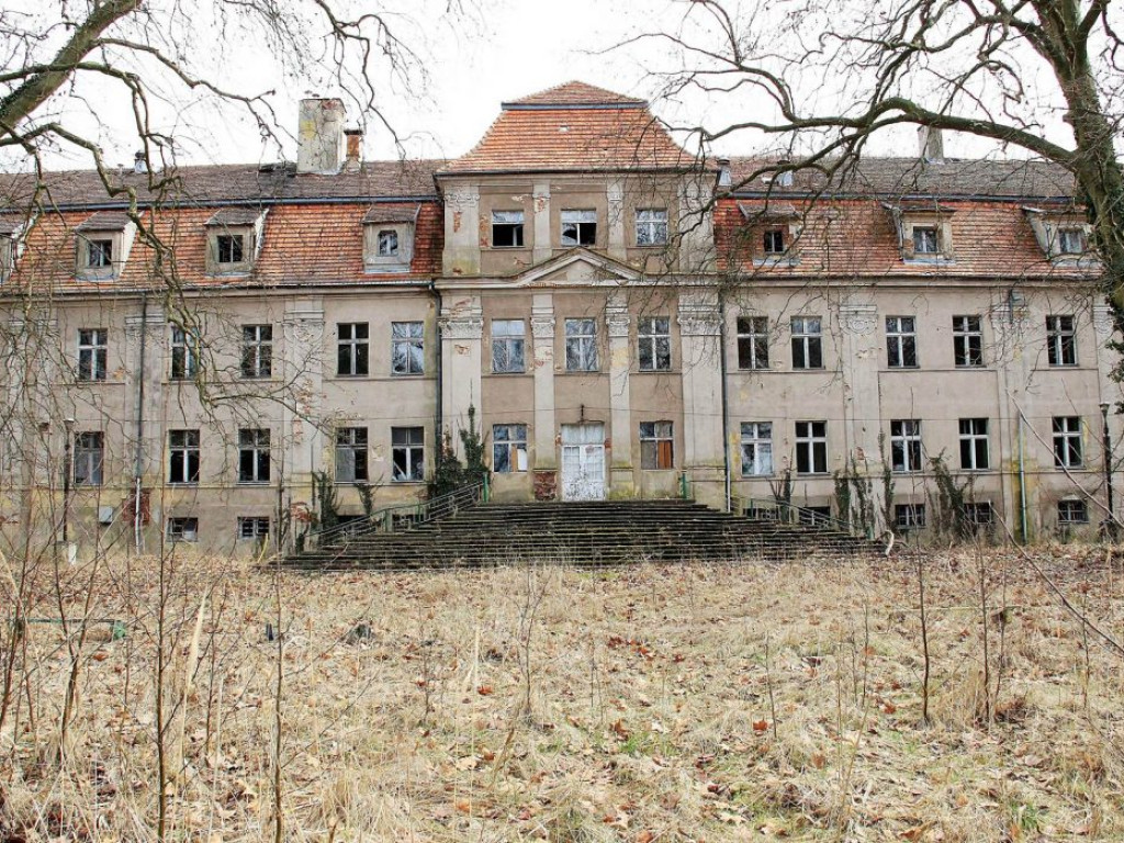 Pałac niszczeje, nikt nie chce go kupić. Nie ma już dla niego szans?