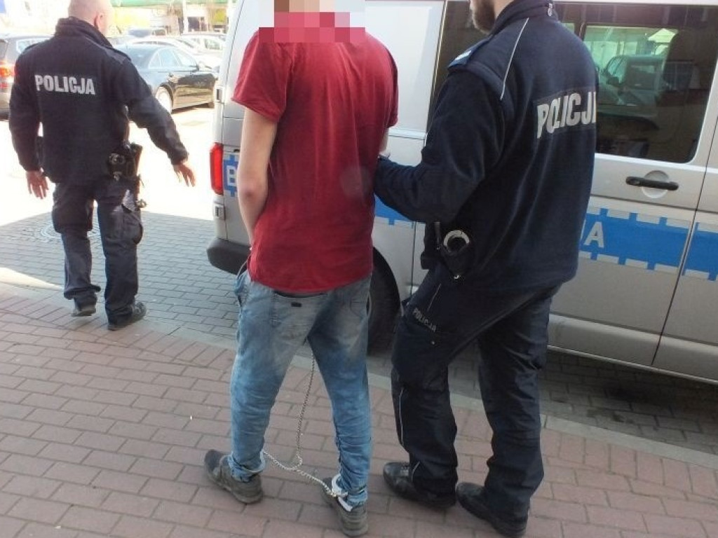 Trzech na jednego. Pobili chłopaka, bo byli zazdrośni o dziewczynę