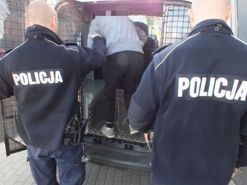 Trzech na jednego. Pobili chłopaka, bo byli zazdrośni o dziewczynę