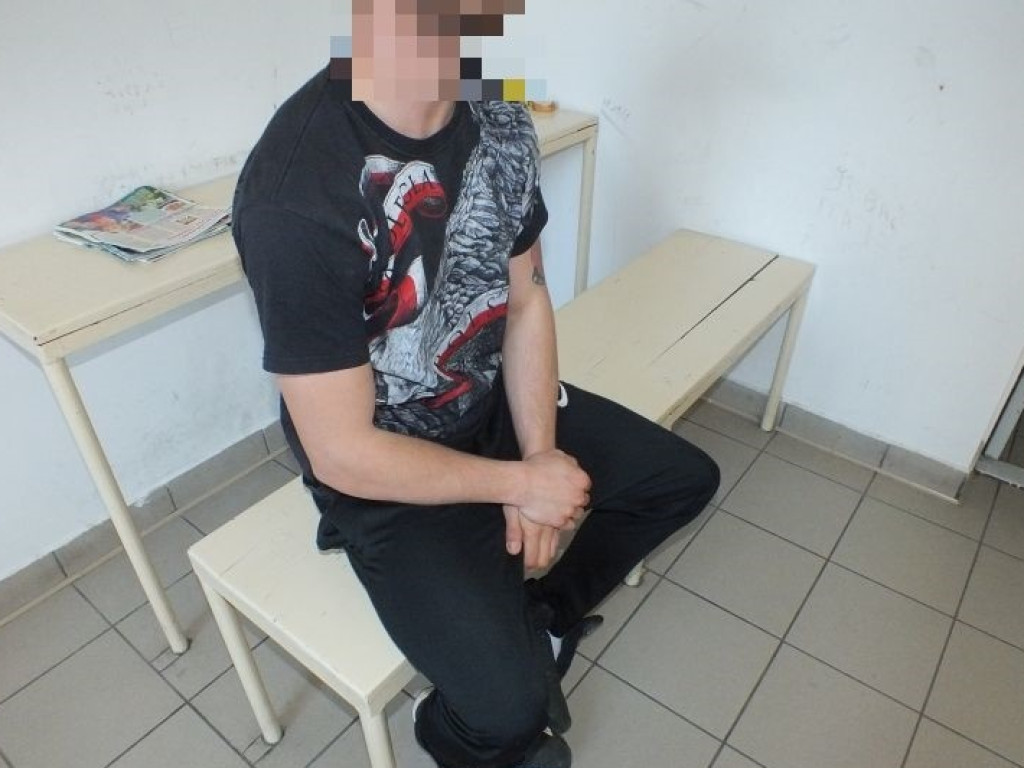 Trzech na jednego. Pobili chłopaka, bo byli zazdrośni o dziewczynę