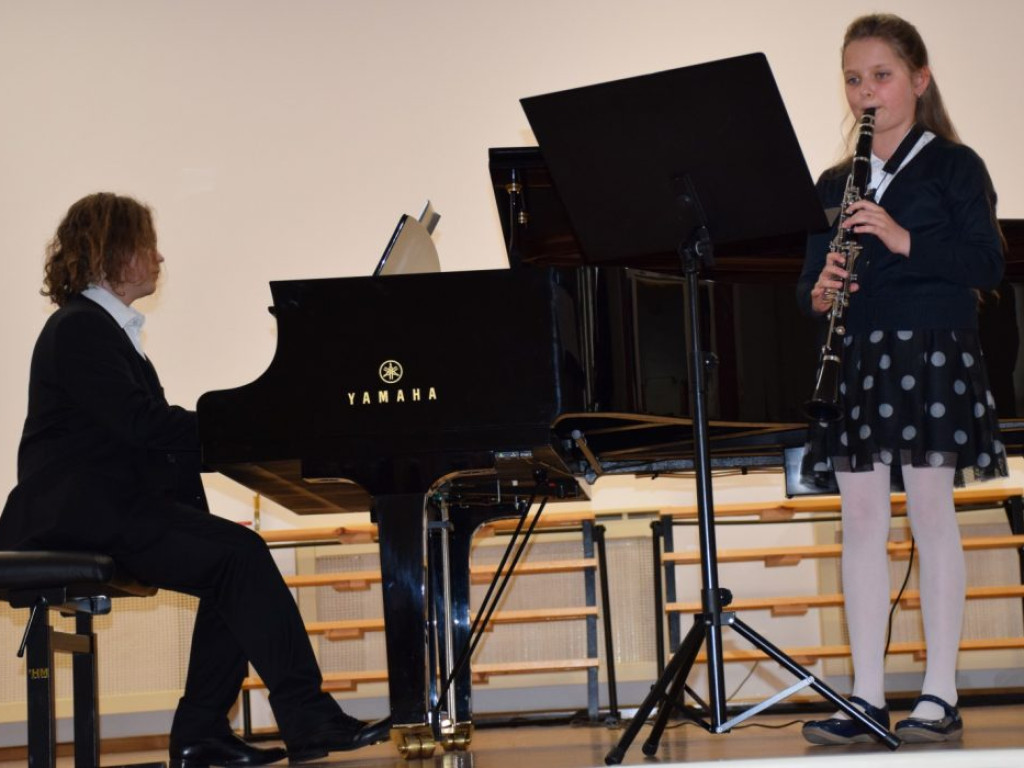 Świeżość, żywa muzyka i bajkowy klimat... Taki był koncert w szkole muzycznej