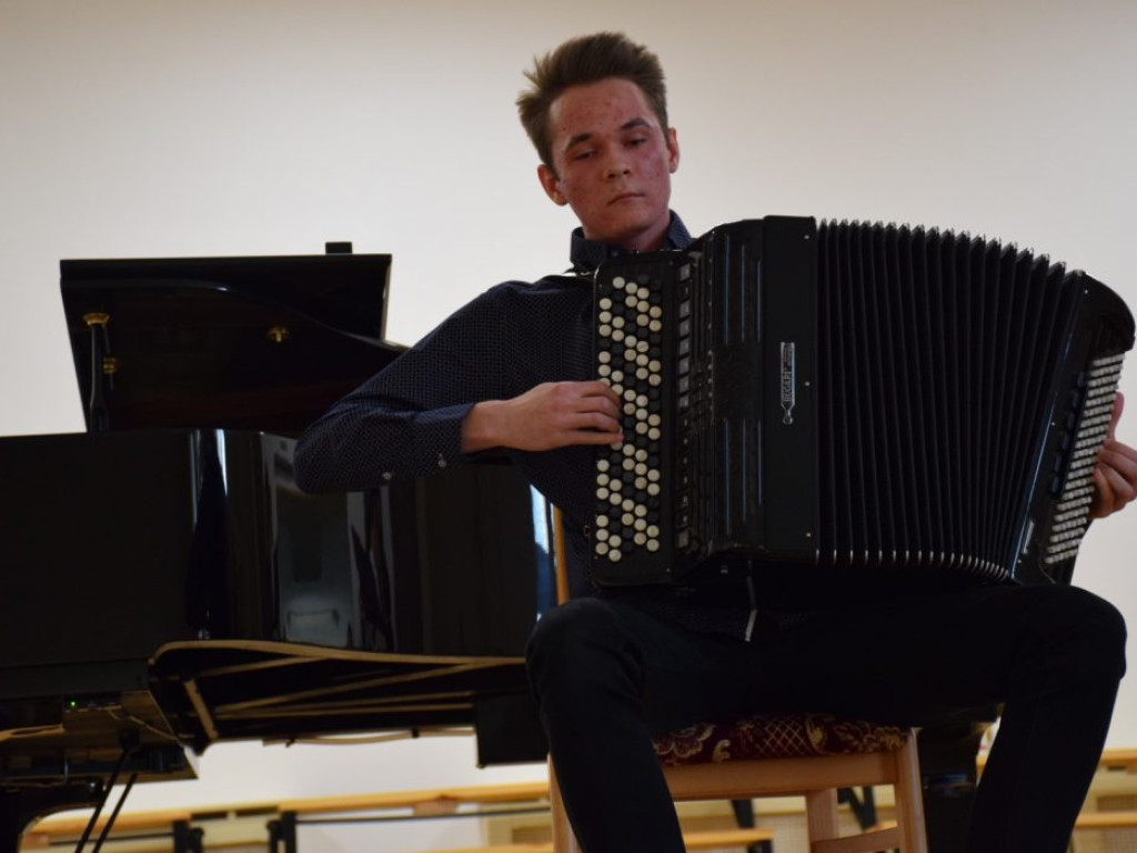 Świeżość, żywa muzyka i bajkowy klimat... Taki był koncert w szkole muzycznej