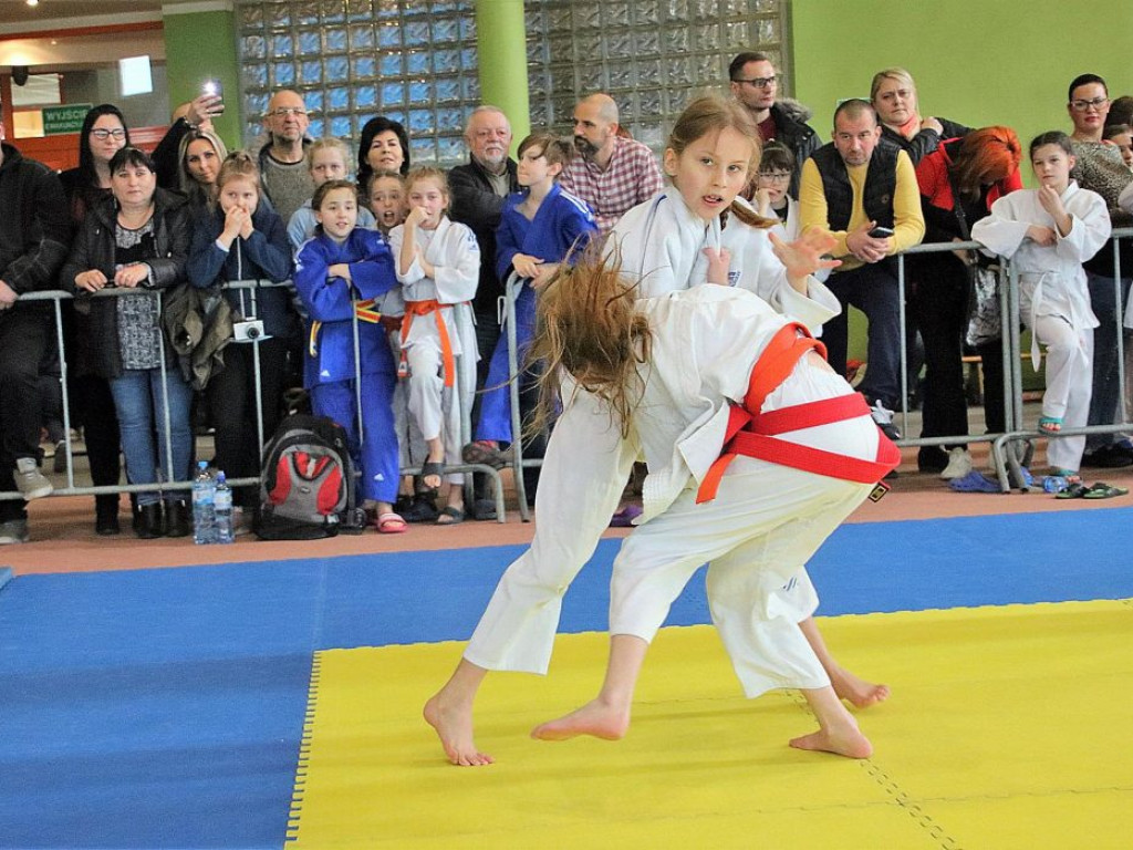 W Sławie walczyli najmłodsi judocy. Puchar burmistrza pojechał do Nowej Soli