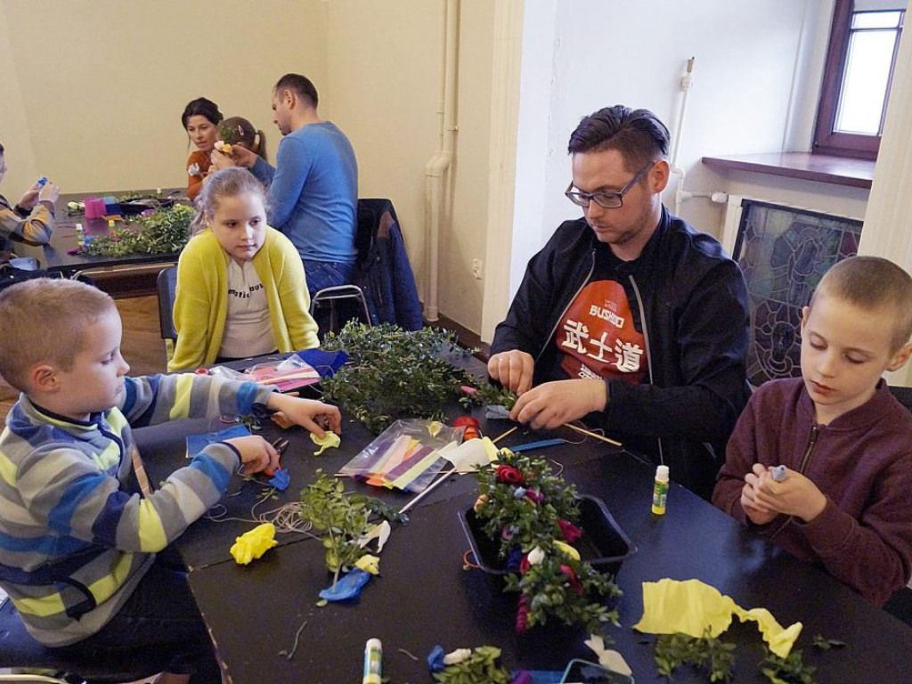 Jak to się robi mamo, czyli rodzinne robienie palm wielkanocnych w muzeum