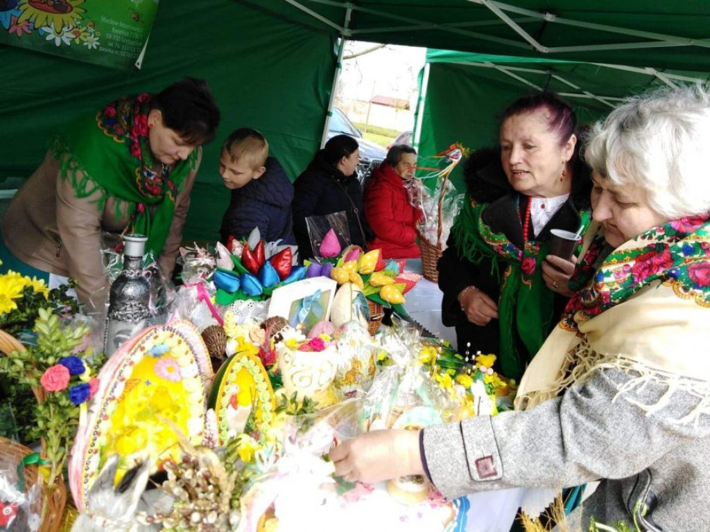 Festiwal wielkanocnych zmysłów w Grębocicach.  Furorę robią swojskie produkty