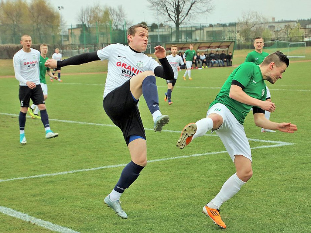 Spotkanie w ogromnym zimnie. Dąb Przybyszów - Carina Gubin 2:0
