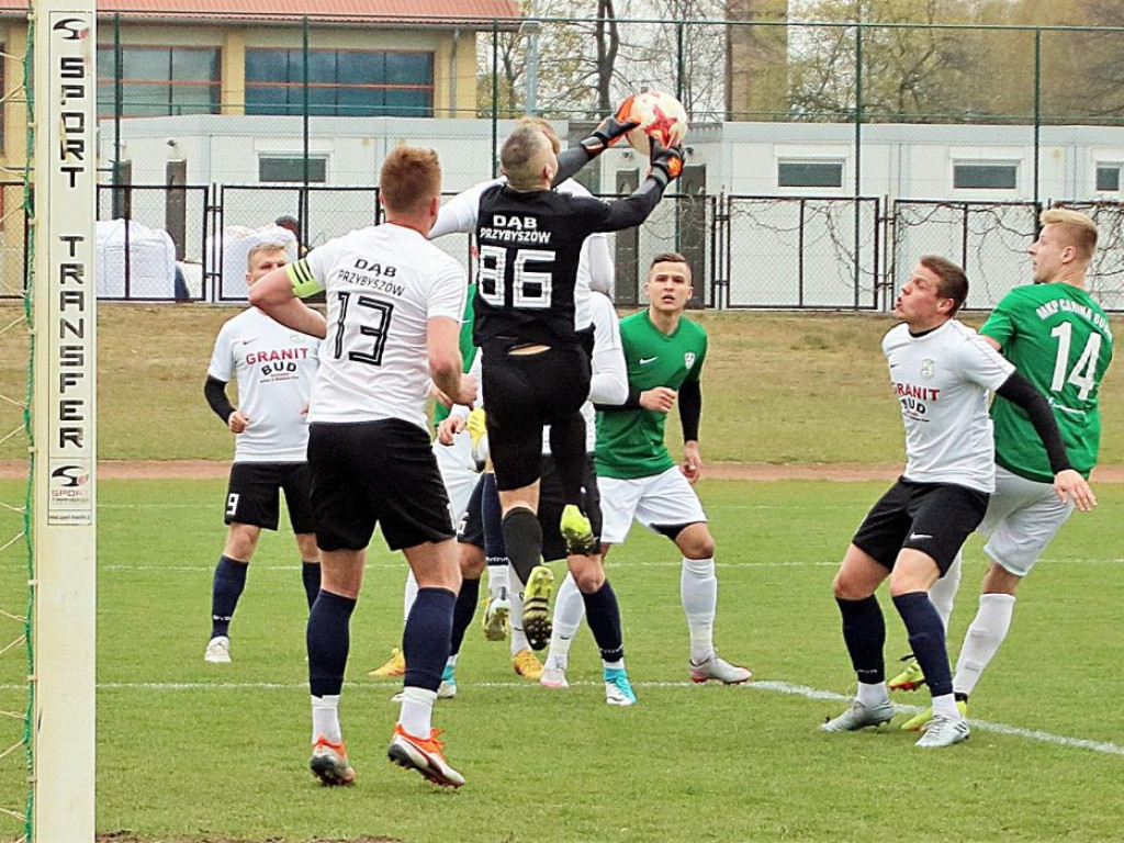 Spotkanie w ogromnym zimnie. Dąb Przybyszów - Carina Gubin 2:0