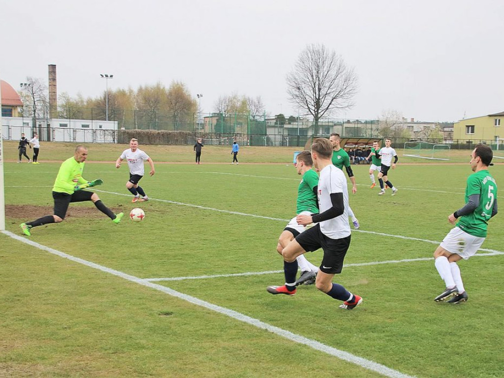 Spotkanie w ogromnym zimnie. Dąb Przybyszów - Carina Gubin 2:0