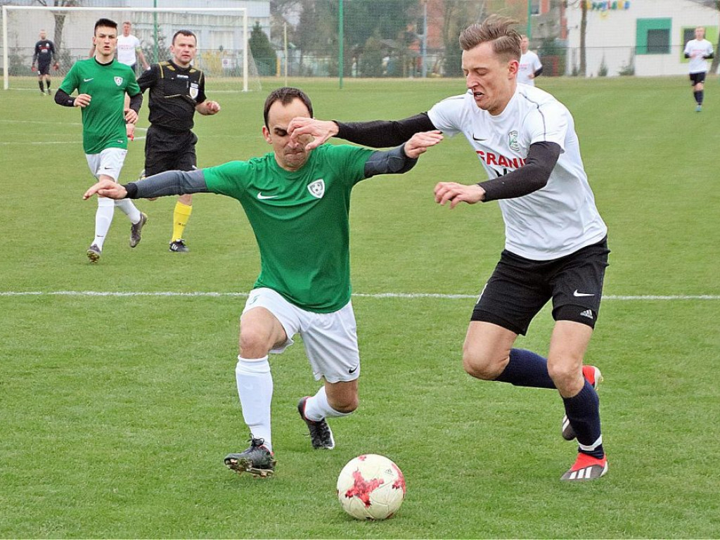 Spotkanie w ogromnym zimnie. Dąb Przybyszów - Carina Gubin 2:0
