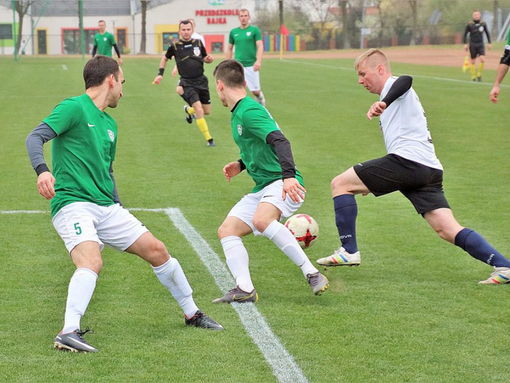 Spotkanie w ogromnym zimnie. Dąb Przybyszów - Carina Gubin 2:0