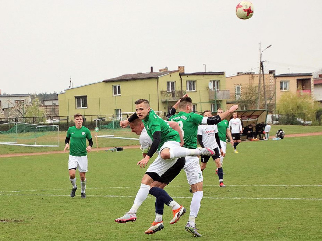 Spotkanie w ogromnym zimnie. Dąb Przybyszów - Carina Gubin 2:0
