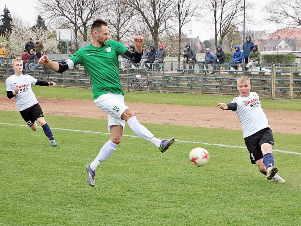 Spotkanie w ogromnym zimnie. Dąb Przybyszów - Carina Gubin 2:0