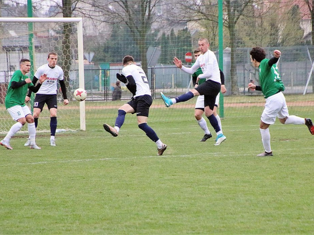 Spotkanie w ogromnym zimnie. Dąb Przybyszów - Carina Gubin 2:0