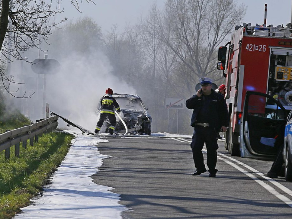 Na krajowej 12 w okolicach Nielubi spłonęło BMW. Droga już jest przejezdna!