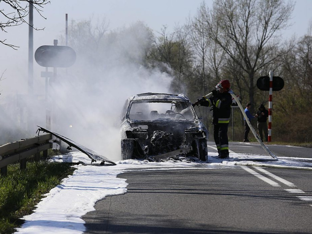 Na krajowej 12 w okolicach Nielubi spłonęło BMW. Droga już jest przejezdna!