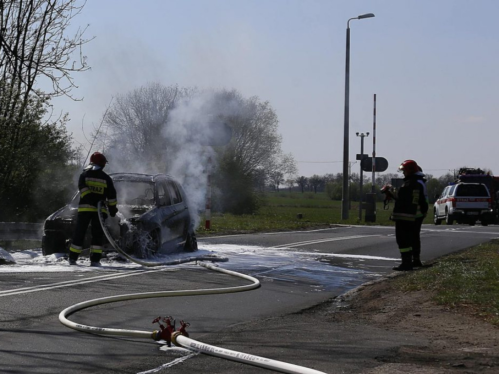 Na krajowej 12 w okolicach Nielubi spłonęło BMW. Droga już jest przejezdna!