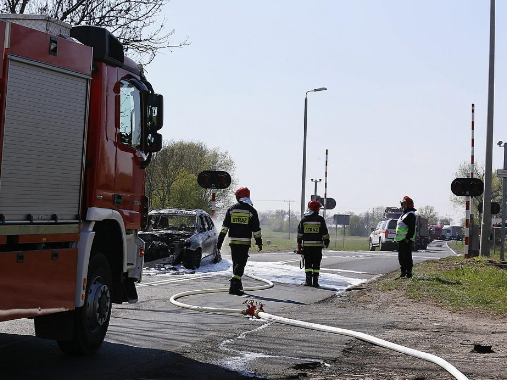 Na krajowej 12 w okolicach Nielubi spłonęło BMW. Droga już jest przejezdna!