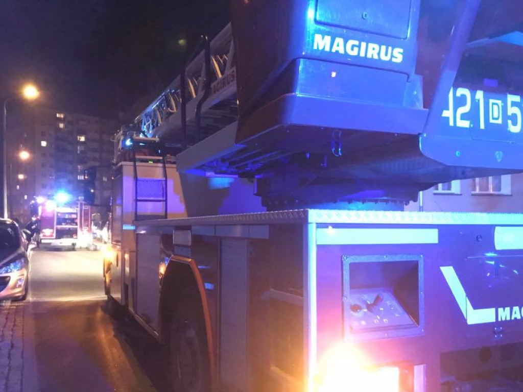 Pożar w bloku przy Śniadeckich. Od gotowanego posiłku zapaliła się kuchnia