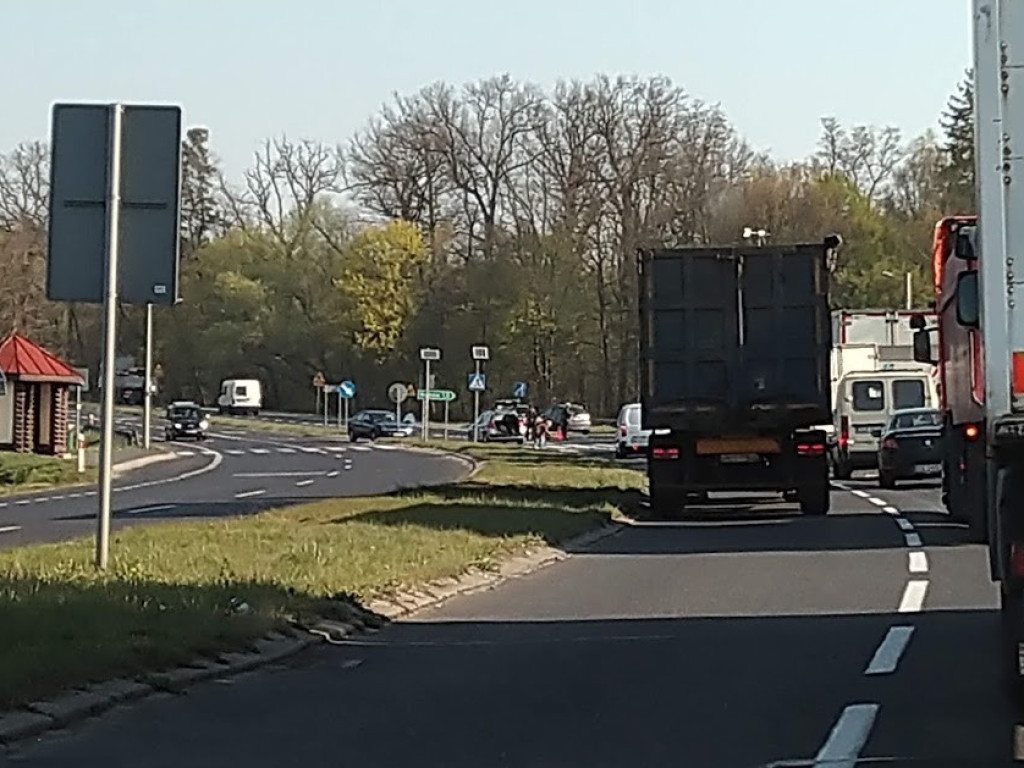 Wypadek przy wjeździe na S3 koło Bądzowa. Doszło tam do potrącenia