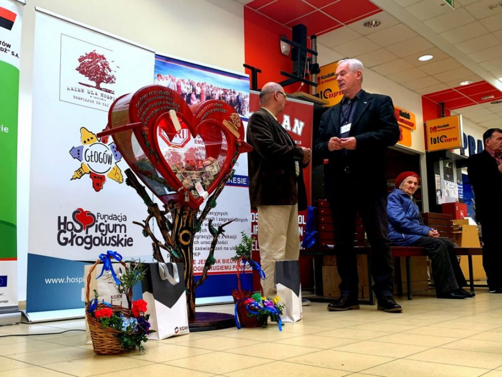 Dokładaliśmy się przed świętami do budowy hospicjum. Finał wędrówki Crossowej Skarbony