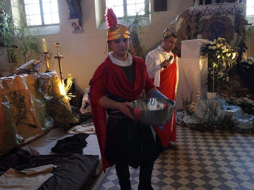 Po Wielkopiątkowym nabożeństwie w kościele w Piersnej odbyło się Misterium Męki Pańskiej