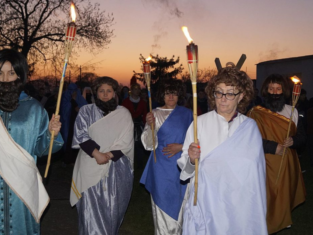 Po Wielkopiątkowym nabożeństwie w kościele w Piersnej odbyło się Misterium Męki Pańskiej