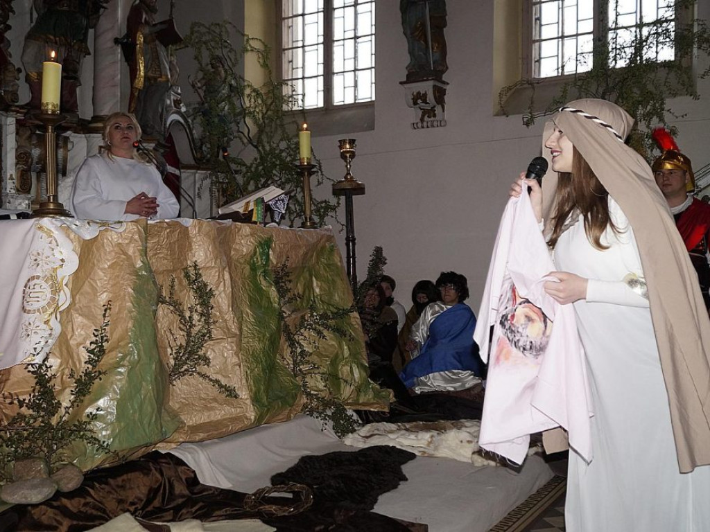 Po Wielkopiątkowym nabożeństwie w kościele w Piersnej odbyło się Misterium Męki Pańskiej