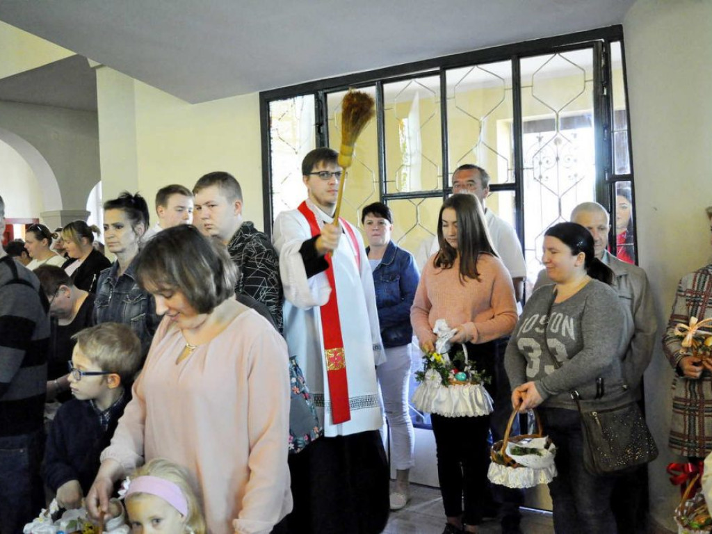 Tak wyglądają nasze koszyczki: malowane jajka, cukrowe baranki i słodkie przysmaki?