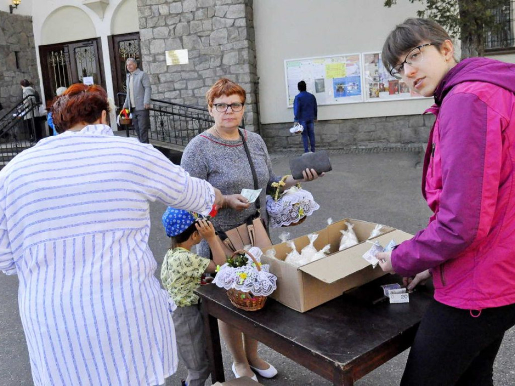 Tak wyglądają nasze koszyczki: malowane jajka, cukrowe baranki i słodkie przysmaki?