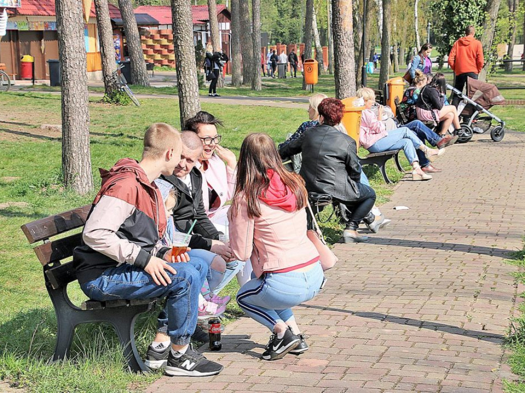 Świąteczny spacer po Sławie. Tłumy na promenadzie.