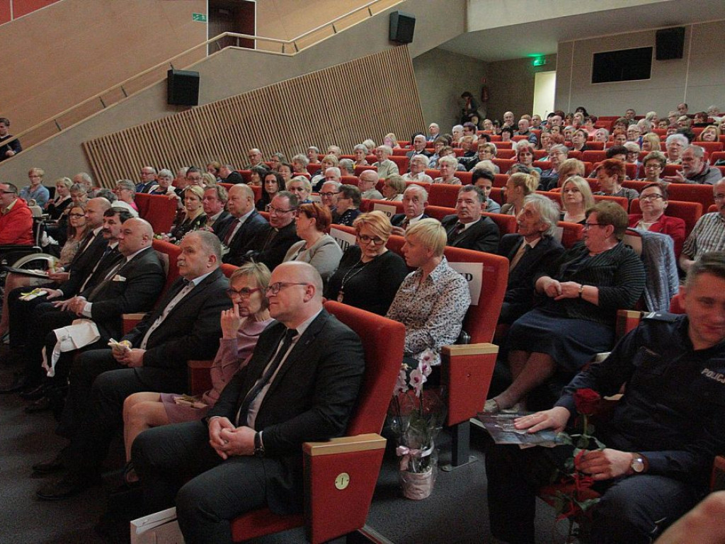Serce Powiatu dla pracowników Powiatowego Centrum Pomocy Rodzinie. Na jubileusz 20-lecia