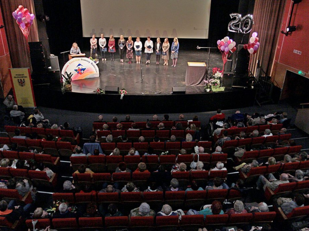 Serce Powiatu dla pracowników Powiatowego Centrum Pomocy Rodzinie. Na jubileusz 20-lecia