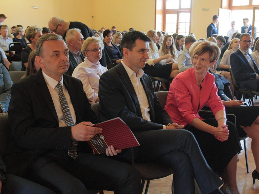 Rok szkolny maturzystów zakończony! Witamy nowe osoby w dorosłości. Rozgoście się!