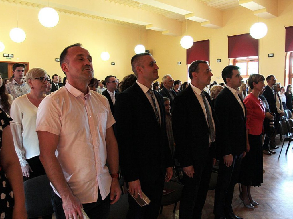 Rok szkolny maturzystów zakończony! Witamy nowe osoby w dorosłości. Rozgoście się!
