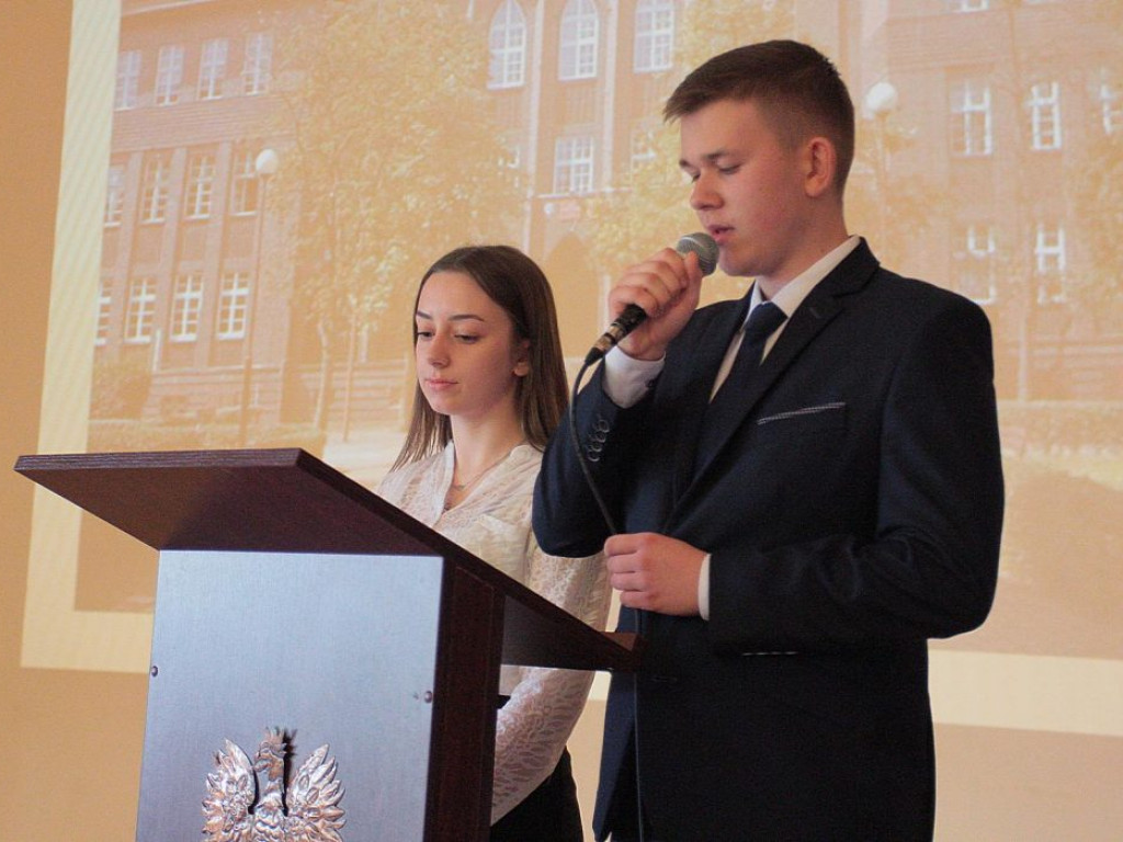 Rok szkolny maturzystów zakończony! Witamy nowe osoby w dorosłości. Rozgoście się!