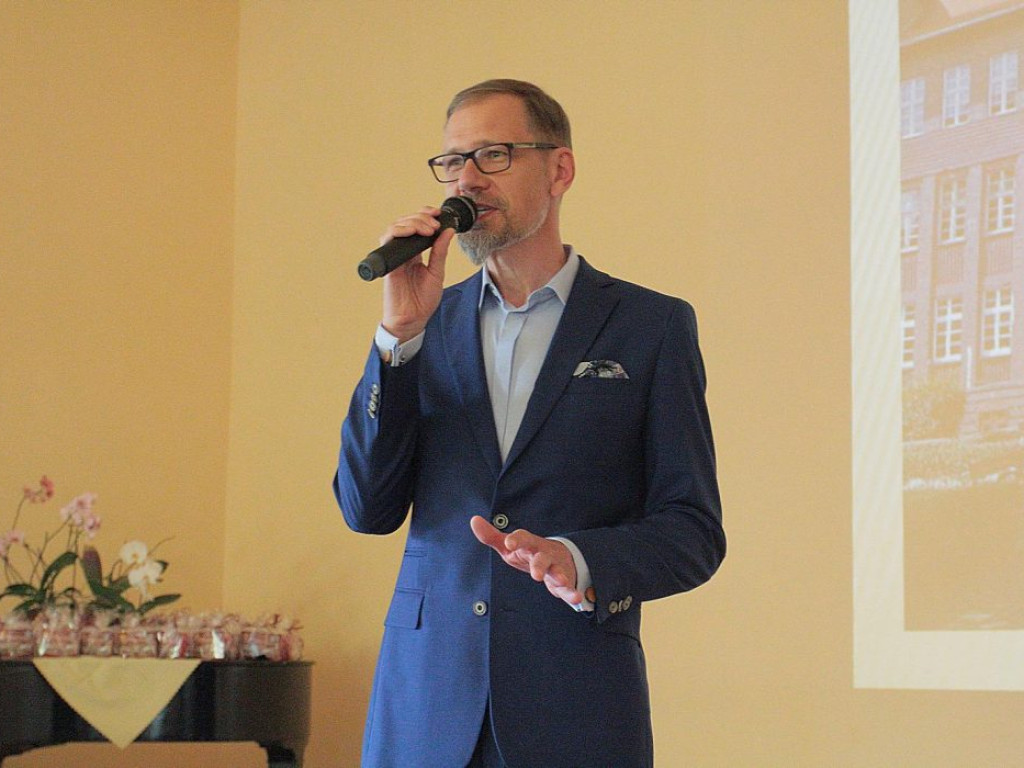 Rok szkolny maturzystów zakończony! Witamy nowe osoby w dorosłości. Rozgoście się!