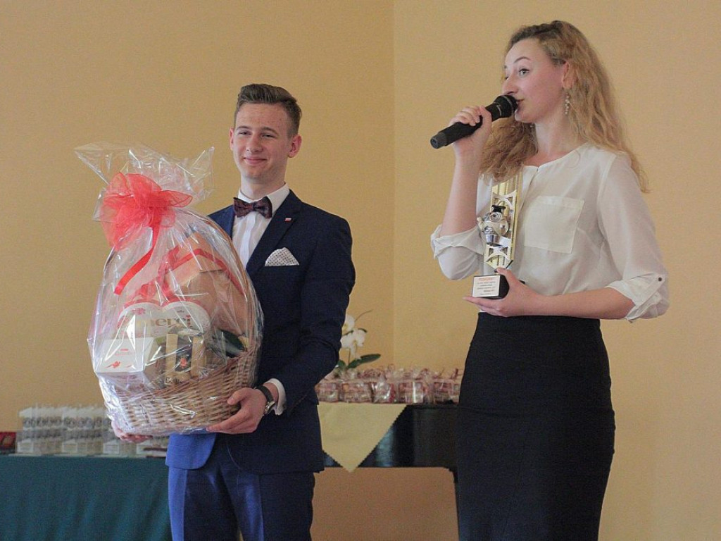 Rok szkolny maturzystów zakończony! Witamy nowe osoby w dorosłości. Rozgoście się!