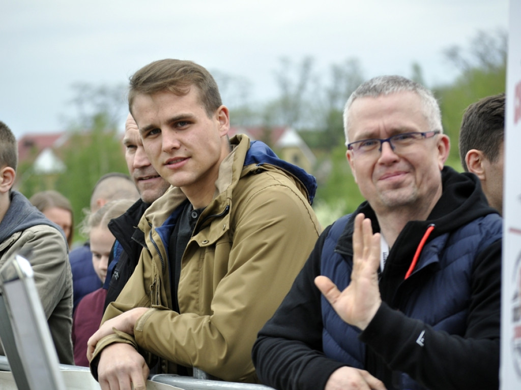 Było trochę zimno, ale rozgrzali się na crossowej trasie