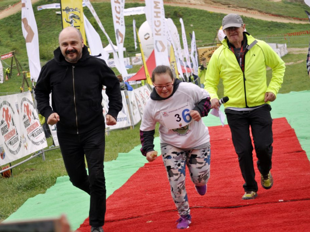 Było trochę zimno, ale rozgrzali się na crossowej trasie